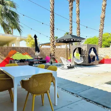 The California Dreamhouse, by Desert Vibes. Saltwater Pool + Hot Tub!