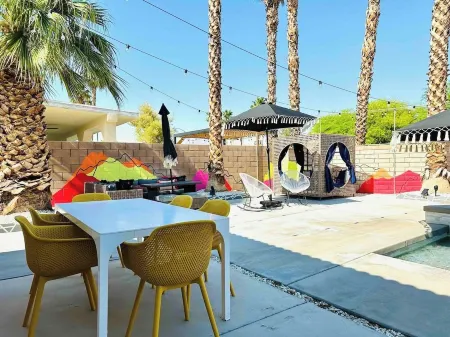 The California Dreamhouse, by Desert Vibes. Saltwater Pool + Hot Tub!