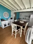 Hummingbird Cottage: Cozy Rustic Lakefront Escape at the Pier, Perfect for 7!