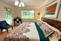 Sunny Bird Sanctuary; 3 King Bds; Bike Dwntwn; EV