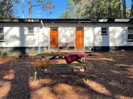 Beautiful and Very Clean Remodel! Close to FSU, Down Town Area and Restaurants Отели рядом с достопримечательностью «FSU Flying High Circus»