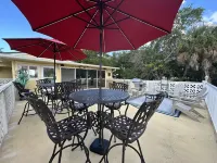 Siesta Key Access- Large Deck w/ Bay View: 2-Bdrm Condo-sleeps 6 Heated Pool!
