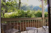 Upscale Wintergreen Getaway.  Golf View Deck, Pool, and Modern Comforts