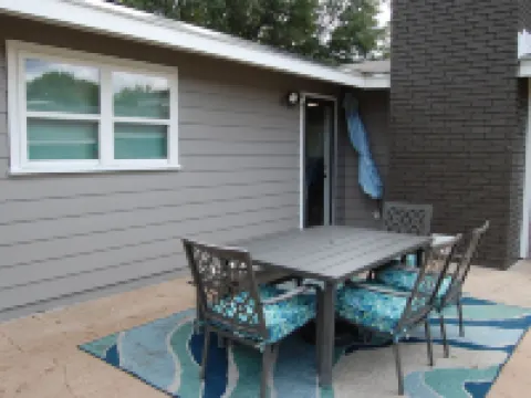 Midtown Escape - located in the heart of Graham, Texas Hotels in Graham