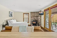Secluded Lake Front Lodge In Cosby - Your Ultimate Hideaway