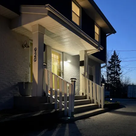 MKE River 3-LVL Townhouse 3BR+1.5BA with Parking for 2 Vehicles