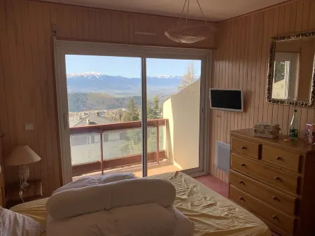 Appartement à 2 Minutes à Pied des Commerces et Télécabines Avec Superbe vue Отели рядом с достопримечательностью «Station de Ski - Font Romeu Pyrénées 2000»