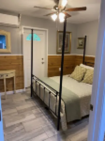 MT. Hideaway 2 bedroom, Lg. parking, .straight across from Buffalo MT. Trail 14