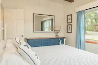 Fully Fenced Yard with Beautiful Patio & Authentic Beach Vibes 彭薩科拉海灘住宿飯店