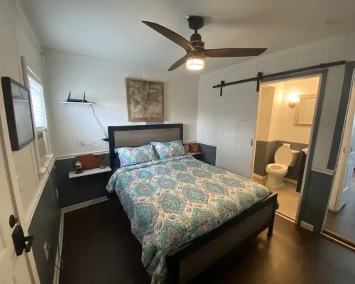Cozy Island Cottage, centrally located in the Heart of the Village Hotels in Ocracoke