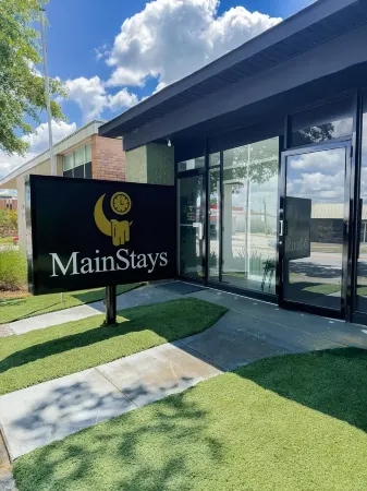 Stay on Main Street in Red Bay Отели в г. Franklin County