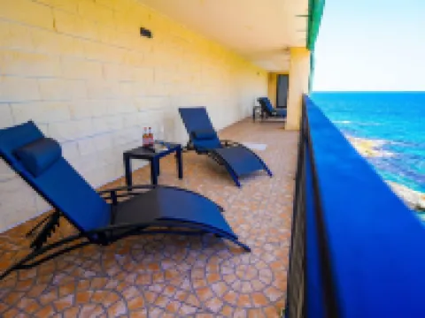 Villa sul Mare, il Mare Dalla tua Camera da Letto, 20 Scalini e ti Puoi Tuffare アウグスタのホテル