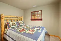 Lovely 3BR Near Town w/ Hot Tub, Stunning Views!