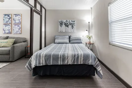 Comfortable beach apartment with pool