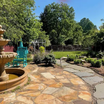 Sunset Cottage Blocks from Downtown