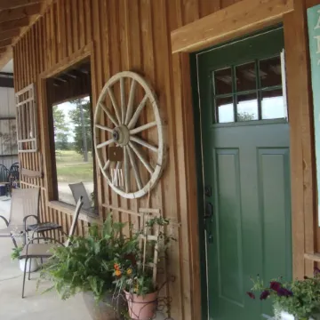 Southern Comfort Cabin- minutes from the river and the lake!
