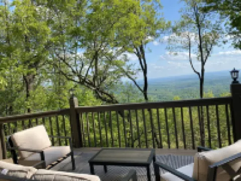 Big Canoe Mountain Home with Spectacular Mountain Views - Game room! โรงแรมในPickens County