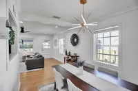 Charming & Newly Renovated 2-bedroom pool Cottage - near beaches & Las Olas  FTL