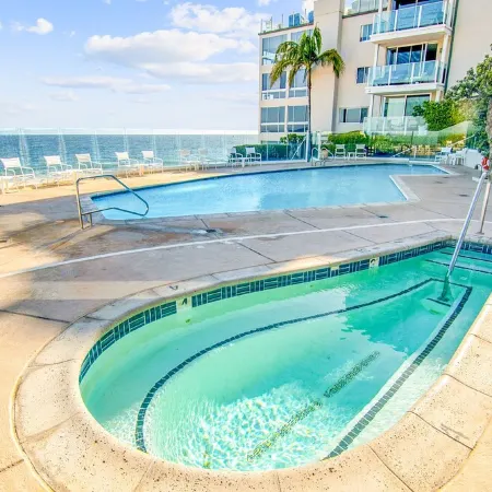 Beautiful, luxurious hideaway right on Carbon Beach in Malibu!