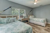 Remodeled home walking distance to Canal St.