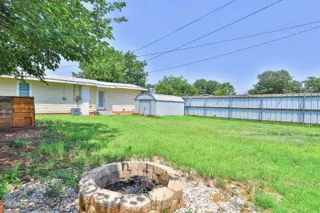 Near Hsu, Acu & Hendrick ~ Clean ~ Charming Cottage  ~ New Discounts ~ Dogs