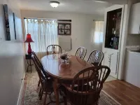 Charming 2-bedroom apartment in delightful Apple Valley with AC, WiFi