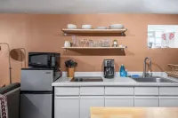 Cozy & Colorful garden unit in Logan Square