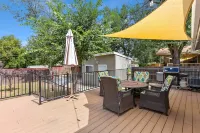 Nestled between Downtown and Watson Lake. Kayaks available and pets welcome!