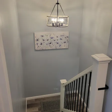 Modern. 5 min to Penn State Breakfast included, King bed, Game Room! Toftrees