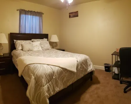 4 blocks from New Mexico Military Institute and Main Street