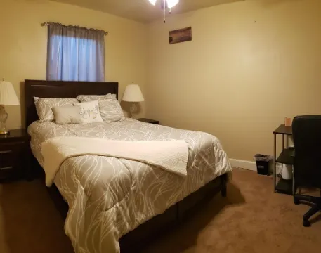 4 blocks from New Mexico Military Institute and Main Street