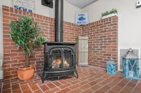 Golf Special! Sleeps 20, 12 Beds Outdoor Fun, Golf, Fish, Kayak, Private Lodge