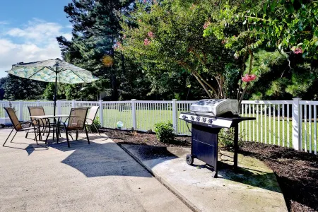 The Greenhouse: A peaceful retreat minutes from all Williamsburg has to offer