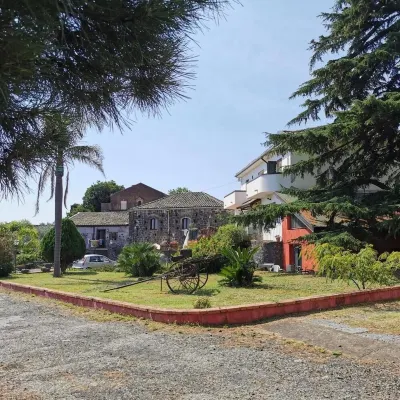 A Sicilian guesthouse with Pool on Mt. Etna, perfect for Families & Groups/x16p.
