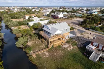 Novice 4BRM/3Bath house on the canal/sound access close to the beach Hotels near Cape Hatteras Lighthouse