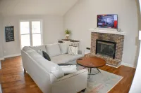 Cozy, Clean, Comfortable Home for Large Families