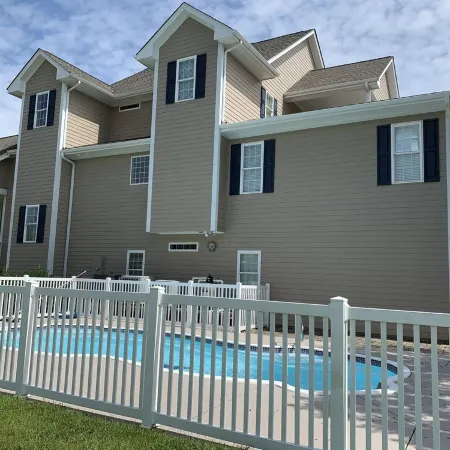 Stunning, Family sized, fully furnished home with pool at Spinnaker's Reach.