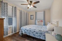 Steps from Hampton Beach and all entertainment! 2bdrm, parking spot, pets ok!