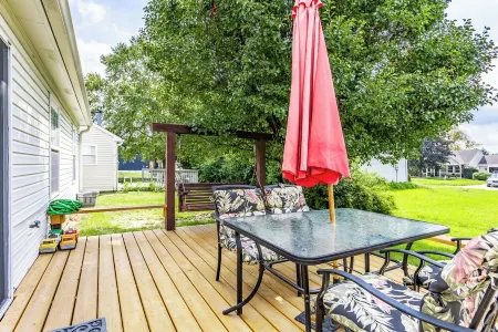 Cozy Home in Downtown Fishers Отели в г. Фишерс