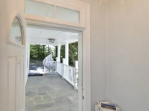 Entire 1 Bedroom Apartment in Lovely Family Vacation Lake House. Pets welcome! Hotels in Warwick