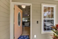 Cozy home in private setting centrally located on Amelia Island