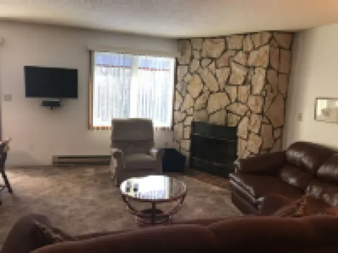 Clean, Comfortable and Quiet Condo at the base of Jackson Creek Summit