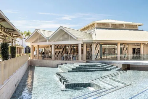 Luxe 2 Ensuites. Salt Pool/Spa. Close 2 Beach, Shops & Food. New! 4 King Beds!