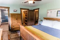 3Br Remodeled Ranch Style Home Close Downtown.  Quiet and Peaceful