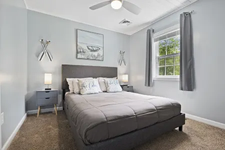 ❤️ Spacious Island Cottage at Indian Lake ❤️