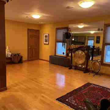 Village Nook,1 BR Apt.-on the Rail Trail, easy walk downtown. Others