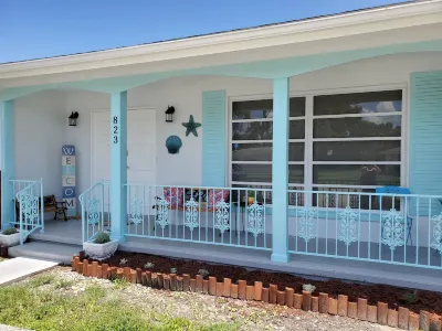 Family Home 15 min. from Fort Myers Beach & Sanibel Island. Hotels near Gulfcoast Coin & Jewelry