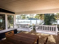 The Little Blue Cottage - Topping : Waterfront! Hotels in Middlesex County