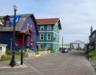 'American Classic' BEACHFRONT Historic Nye Beach - BEST LOCATION - 3BR Home