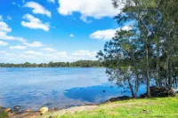 Lakefront 4 Bedroom House Các khách sạn ở Tuggerawong